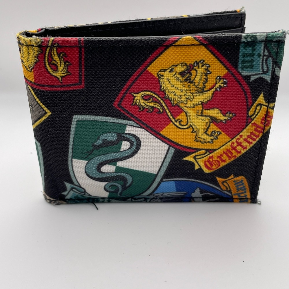 Harry Potter Bioworld Hogwarts‎ House Bifold Wallet House Crests
